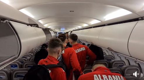 VIDEO/ Kuqezinjtë mbërrijnë në Almati pas 7 orësh udhëtim, Reja i surprizon të gjithë me vendimin e marrë VIDEO/ Kuqezinjtë mbërrijnë në Almati pas 7 orësh udhëtim, Reja i surprizon të gjithë me vendimin e marrë