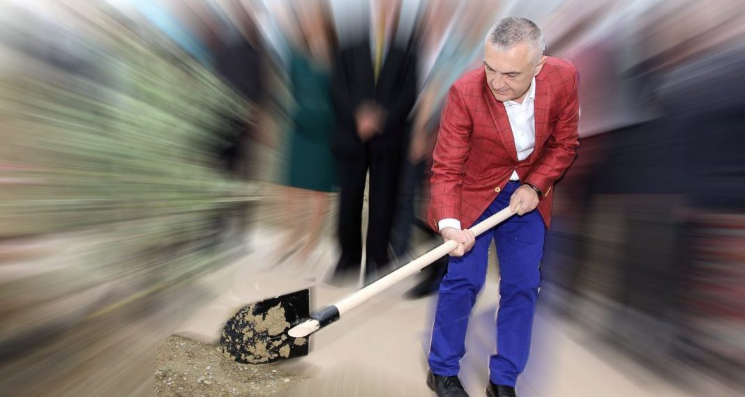 “Situata pritet të përkeqësohet drejt një katastrofe”! Ilir Meta “rëndë”, përhap panik dhe dërgon letra aty ku nuk e pyet askush vetëm për të quajtur Ramën…kryeministër ende në detyrë “Situata pritet të përkeqësohet drejt një katastrofe”! Ilir Meta “rëndë”, përhap panik dhe dërgon letra aty ku nuk e pyet askush vetëm për të quajtur Ramën…kryeministër ende në detyrë