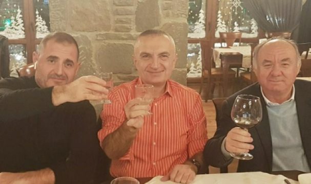 “Solidariteti mes gazetarëve është marë peng nga ata që i kontrollojnë” “Solidariteti mes gazetarëve është marë peng nga ata që i kontrollojnë”