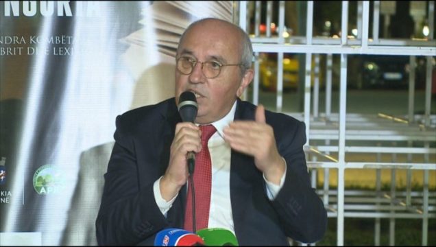 Precedenti “Klevis Balliu”?! Këtu respektohet pushteti më shumë se dija, politikani më shumë se shkrimtari