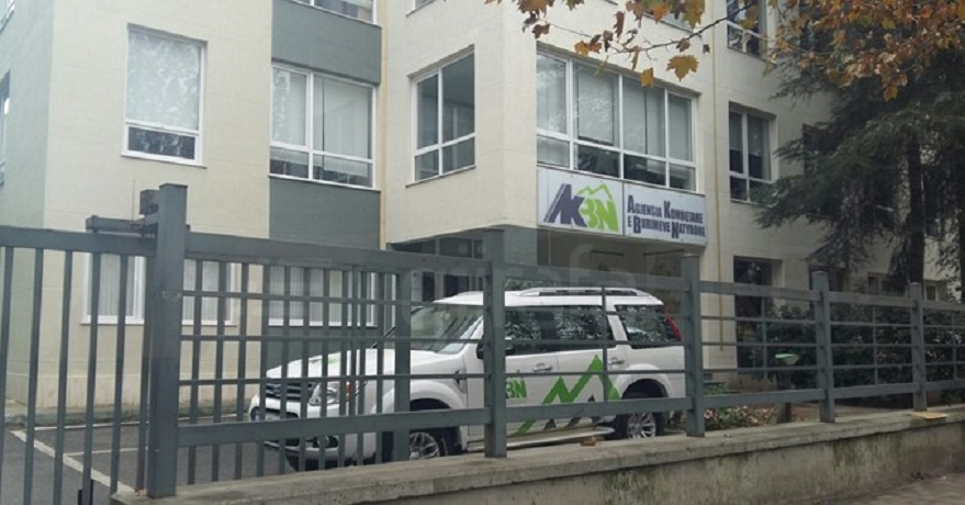 A.rrestohen 6 zyrtarë të AKBN pasi i shkaktuan 1 milion dollarë dëm shtetit, policia: Operacioni u dekonspirua A.rrestohen 6 zyrtarë të AKBN pasi i shkaktuan 1 milion dollarë dëm shtetit, policia: Operacioni u dekonspirua