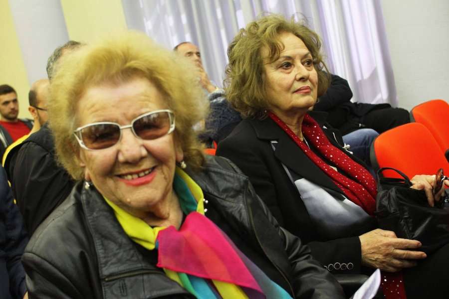 Roza, trëndafili i që nuk vyshket i skenës dhe ekranit shqiptarë sot ka ditëlindjen! Roza, trëndafili i që nuk vyshket i skenës dhe ekranit shqiptarë sot ka ditëlindjen!