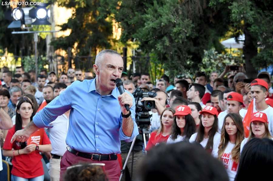 Partitë si LSI krijojnë modelin e partisë klienteliste në politikë: Zhduken pasi u mbarojnë burimet financiare dhe ofertat për vende punë Partitë si LSI krijojnë modelin e partisë klienteliste në politikë: Zhduken pasi u mbarojnë burimet financiare dhe ofertat për vende punë