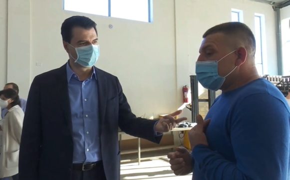 “Një përgjigje Lulit derëmbyllur që gjen personazhe të rreme për të inskenuar biseda”