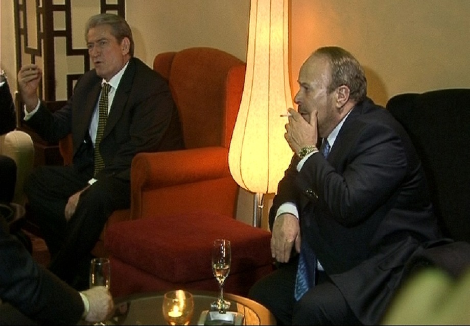 Gazetari habit të gjithë me deklaratën e tij: Berisha dhe Nano po bëhen gati të krijojnë parti të re Gazetari habit të gjithë me deklaratën e tij: Berisha dhe Nano po bëhen gati të krijojnë parti të re