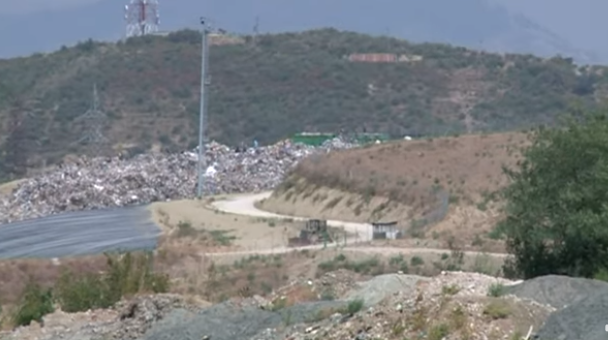 Kur Basha i bëri plehrat monopol! Në vitin 2012, aksion kundër romëve që mblidhnin dhe seleksiononin mbetjet