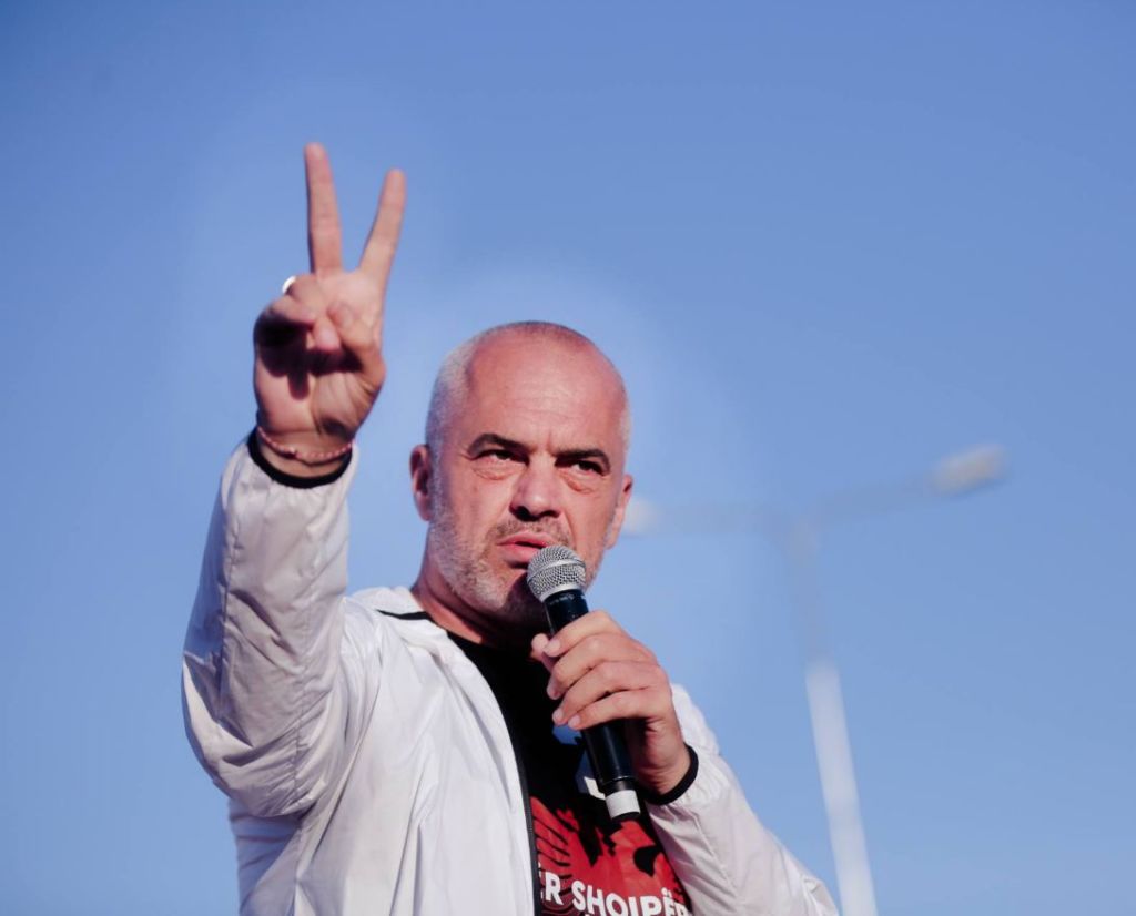 Analistët opozitarë përballë Edi Ramës dhe dy pyetje për lexuesit Analistët opozitarë përballë Edi Ramës dhe dy pyetje për lexuesit