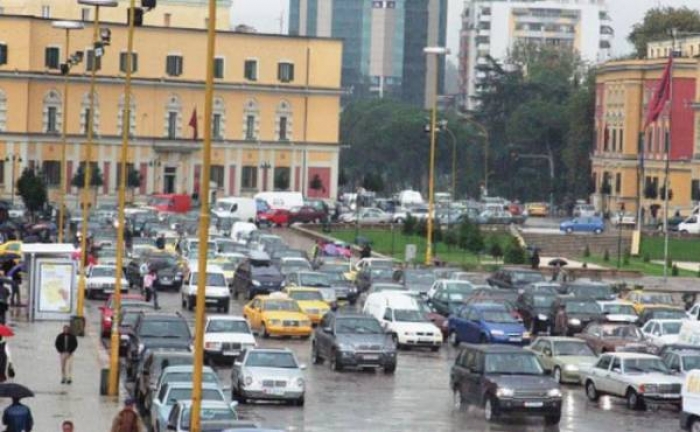 Shënim/ Nëse të është mërzitur puna që të paguajmë Z. Veliaj, s’ke pse na e mërzit dhe ne jetën në Tiranë!