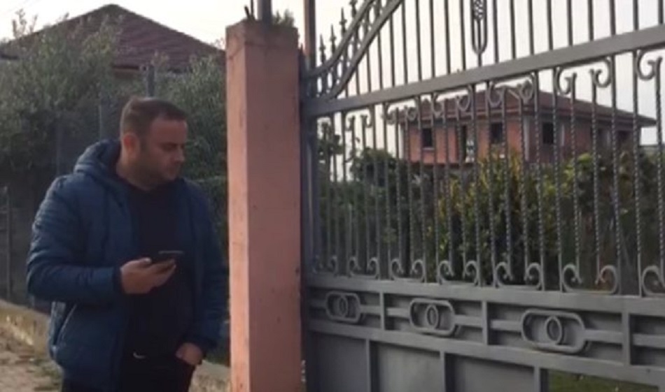 Gazetari që i vendosën t.ritol në derën e shtëpisë: S’kam konflikte, si kam shkelur kujt në kallo Gazetari që i vendosën t.ritol në derën e shtëpisë: S’kam konflikte, si kam shkelur kujt në kallo