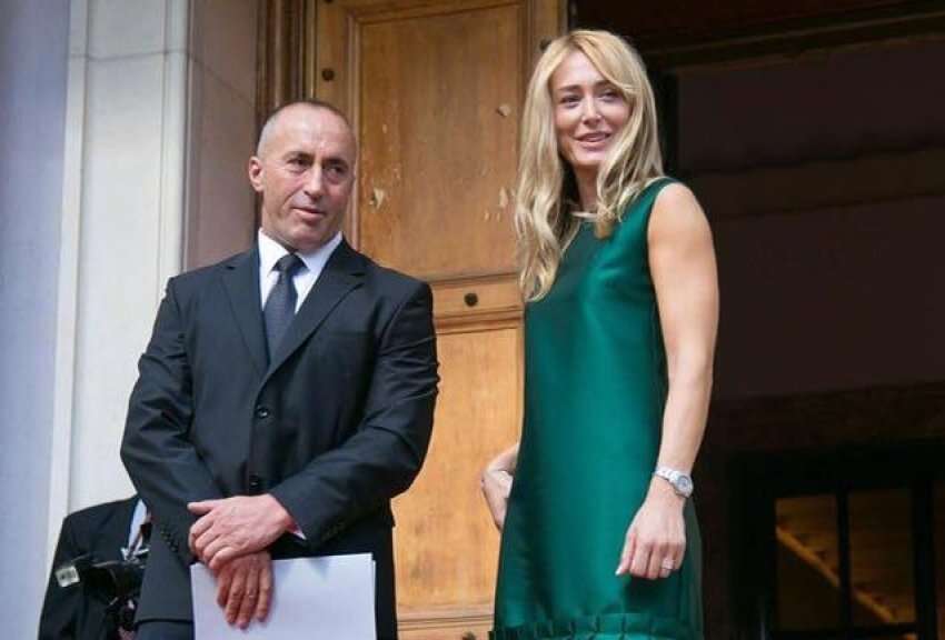 Gazeta hedh dritë mbi misterin e dh.unës së Ramush Haradinajt ndaj gruas: Ky është rasti i dytë në pak muaj Gazeta hedh dritë mbi misterin e dh.unës së Ramush Haradinajt ndaj gruas: Ky është rasti i dytë në pak muaj