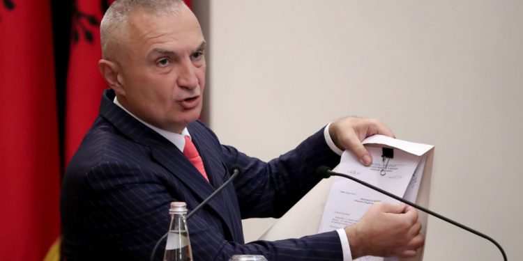 Presidenca nuk është instuticion për qoka personale! Komisioni i Sigurisë nis hetimet për skandalin e shtetësive Presidenca nuk është instuticion për qoka personale! Komisioni i Sigurisë nis hetimet për skandalin e shtetësive