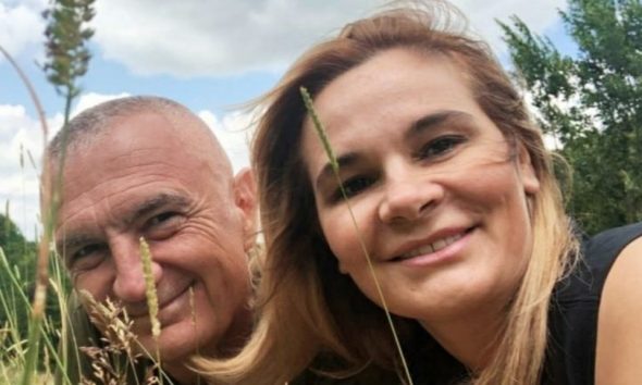 Meta i përgjigjet Ramës për dekoratat: O shoku thirri mendjes… e dua Margaritën më shumë se Monikën Meta i përgjigjet Ramës për dekoratat: O shoku thirri mendjes… e dua Margaritën më shumë se Monikën