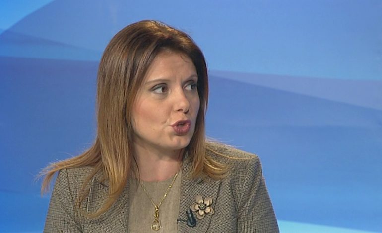 Plas sherri në PD-në e Tiranës, Orjola Pampuri sulmon kandidatët e tjerë: Janë te pashpresë e të poshtër Plas sherri në PD-në e Tiranës, Orjola Pampuri sulmon kandidatët e tjerë: Janë te pashpresë e të poshtër