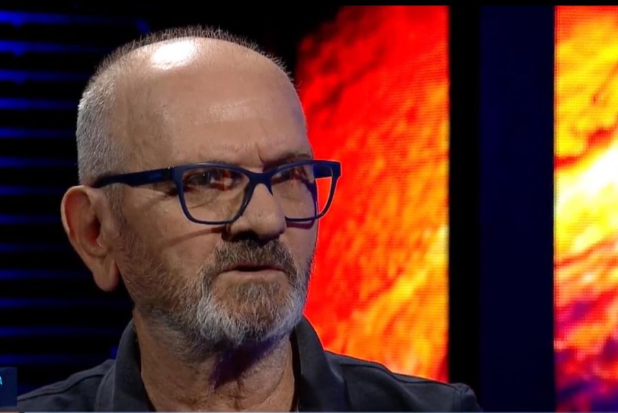 “Ju lutem, mos shani nga nënat…”, Mehdi Malkaj shpërthen në lot në mes të emisionit “Ju lutem, mos shani nga nënat…”, Mehdi Malkaj shpërthen në lot në mes të emisionit