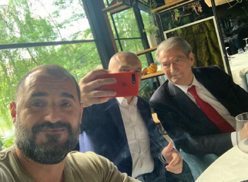 Juristi i Kristalit Çim Peku bënë “zbulimin e madh “: Edi Rama është trembur pas 7 korrikut, e ka qepur gojën! Tani po e mbajmë nën vëzhgim Juristi i Kristalit Çim Peku bënë “zbulimin e madh “: Edi Rama është trembur pas 7 korrikut, e ka qepur gojën! Tani po e mbajmë nën vëzhgim