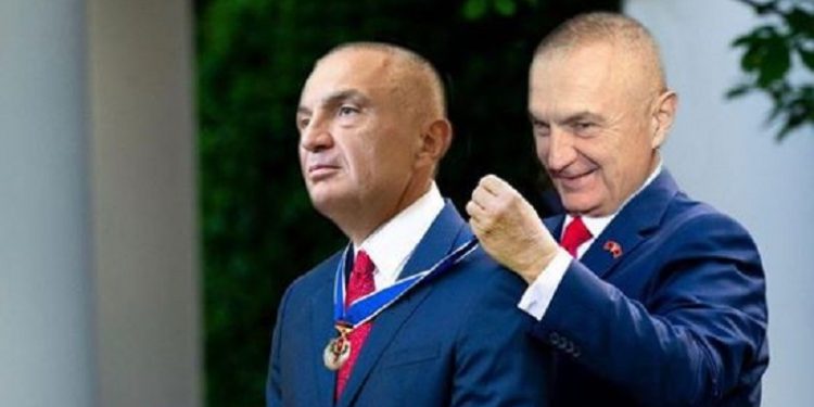 A po e shtyn Rama drejt psikiatrisë Metën për ta larguar me raport nga Presidenca?!