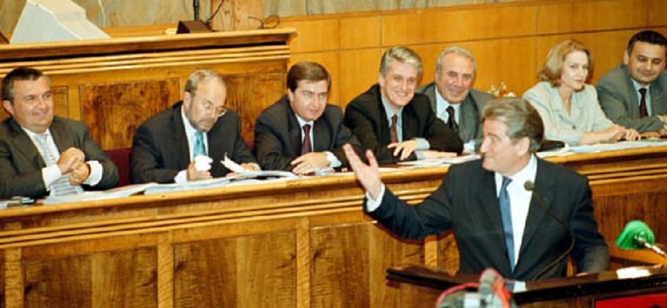 Ilir Meta në 2008: Sali Berisha ishte kundër ndërhyrjes së NATO-s në Kosovë! Ky njeri sjell vetëm tragjedi!