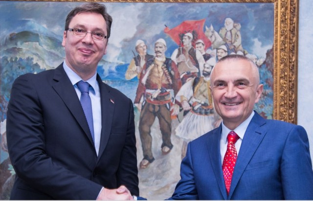 A e di Isa se Ilir Meta flet me të vdekurit dhe ka tre vjet që e pret?! A e di Isa se Ilir Meta flet me të vdekurit dhe ka tre vjet që e pret?!