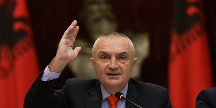 “Ai qen bir qeni e këlysh i Bllokut”! Meta rëndë psikologjikisht, sulm Ramës: Po provokon trazira në emër të Sorosit “Ai qen bir qeni e këlysh i Bllokut”! Meta rëndë psikologjikisht, sulm Ramës: Po provokon trazira në emër të Sorosit