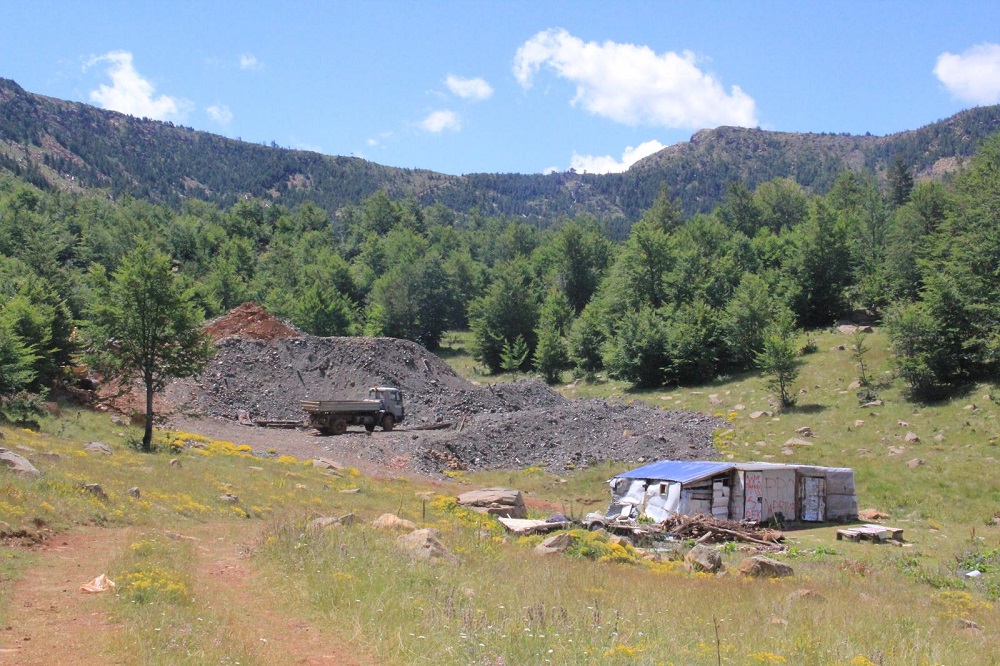 Miniera që u mori j.etën minatorëve të bllokuar prej dy ditësh, biznesmeni: V.dekje me tmerr, ne heshtim e vetëm heshtim Miniera që u mori j.etën minatorëve të bllokuar prej dy ditësh, biznesmeni: V.dekje me tmerr, ne heshtim e vetëm heshtim