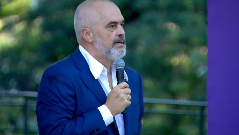 Rama tregon 3 shtyllat kryesore të planit “Rama 3” Rama tregon 3 shtyllat kryesore të planit “Rama 3”