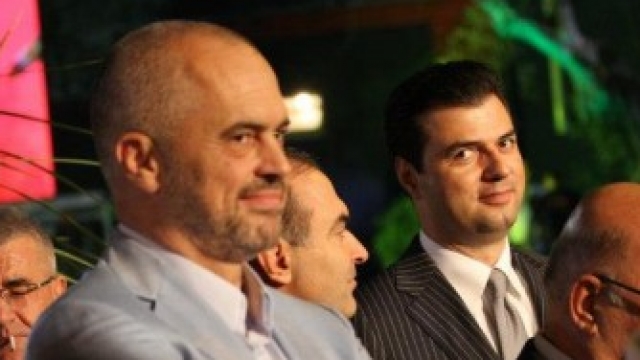 Rama: Pse na duhet mandati i tretë! Sulmon Metën dhe LSI: Është rritur në kurriz të PS dhe PD! Lulin dua ta shpëtoj Rama: Pse na duhet mandati i tretë! Sulmon Metën dhe LSI: Është rritur në kurriz të PS dhe PD! Lulin dua ta shpëtoj