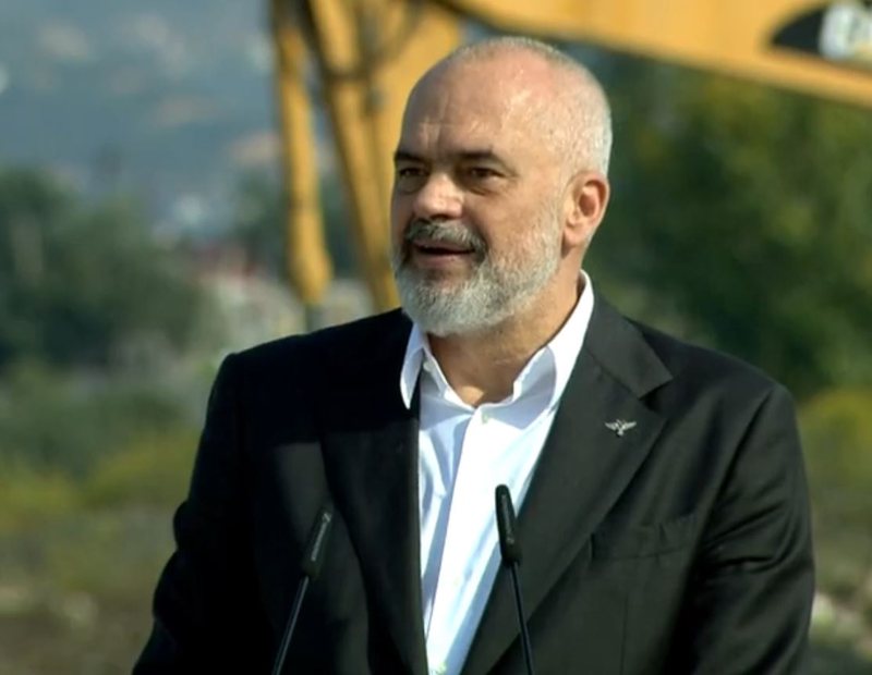 Rama ironizon opozitën: Njëri prezanton një mjek fals, tjetra thotë virusi nuk ekziston… është t.ragjedi më vete kjo qasje destruktive Rama ironizon opozitën: Njëri prezanton një mjek fals, tjetra thotë virusi nuk ekziston… është t.ragjedi më vete kjo qasje destruktive