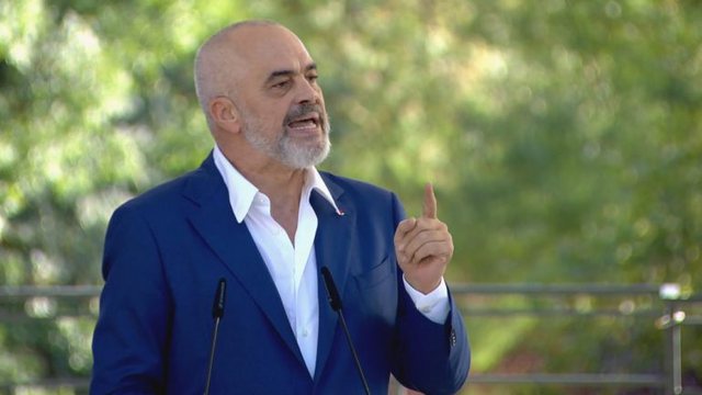 Rama ngre “Task Forcën” e maskave: S’ka pyll pa derra dhe injorantë, por ne na duhet të shmangim një mbyllje të dytë