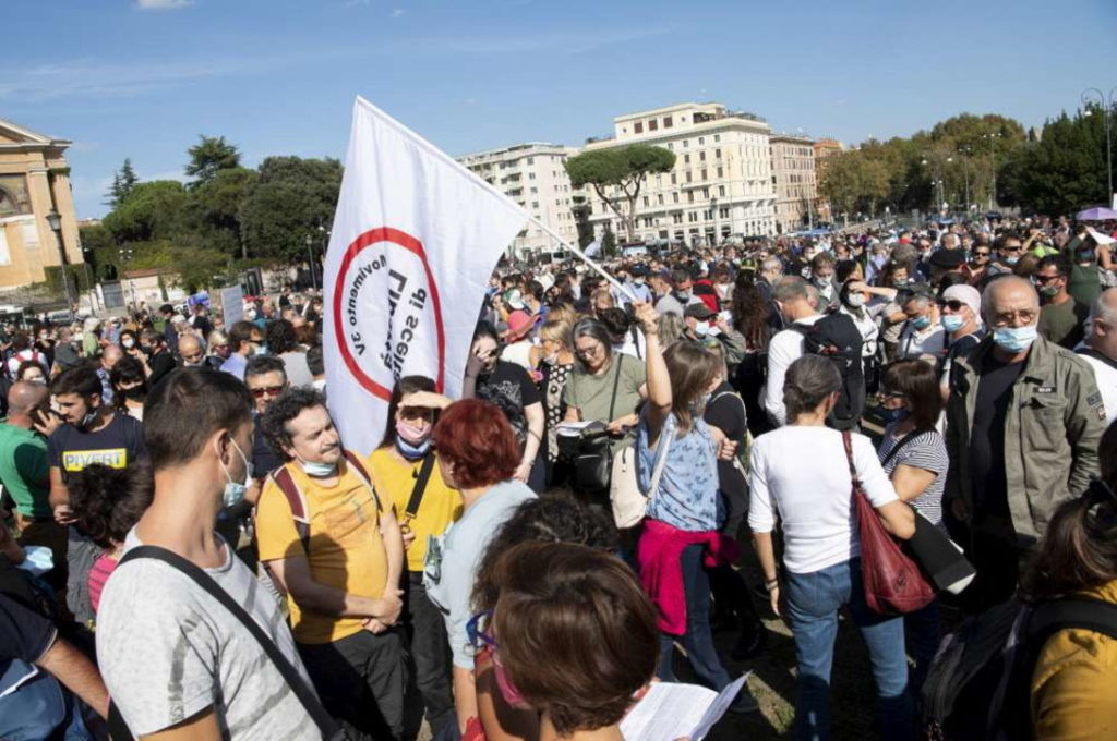 Protestë masive në Itali kundër përdorimit të maskës