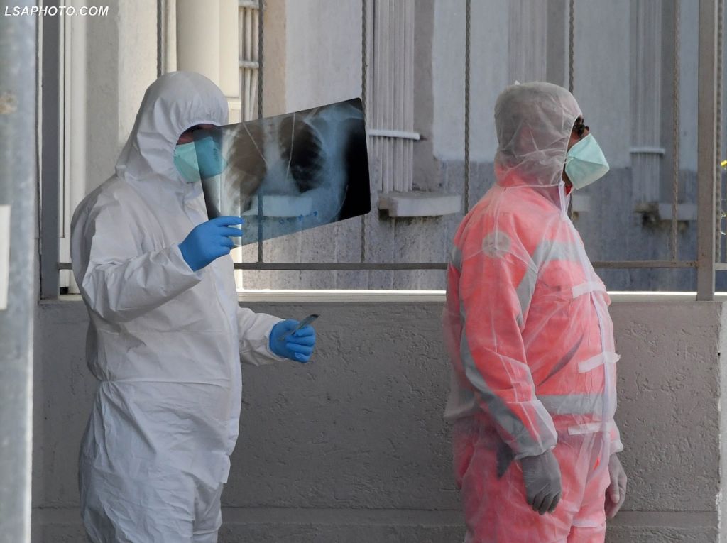 Mjeku i njohur: Përdorimi i antibiotikut kundër Covid i rrezikshëm, ja çfarë duhet të merrni