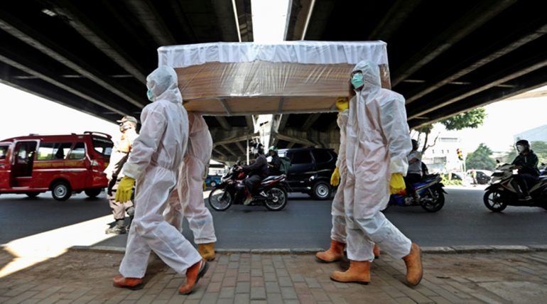 Pandemia dhe rruga e gjatë përpara! Pse qeveritë nuk po përballen siç duhet me COVID-19?!