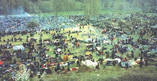 25 vite nga fundi i luftës që ndau fqinjët, të afërmit dhe familjet