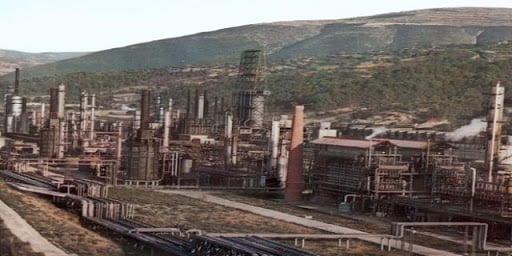 Varrosja e industrisë së naftës, është e barabartë me një tradhëti ndaj këtij vendi dhe këtij populli! Varrosja e industrisë së naftës, është e barabartë me një tradhëti ndaj këtij vendi dhe këtij populli!