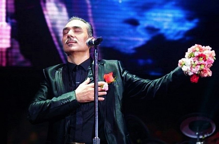 Arrestohet këngëtari i famshëm grek Notis Sfakanakis: Policia befasohet nga ajo që i gjen në makinë Arrestohet këngëtari i famshëm grek Notis Sfakanakis: Policia befasohet nga ajo që i gjen në makinë