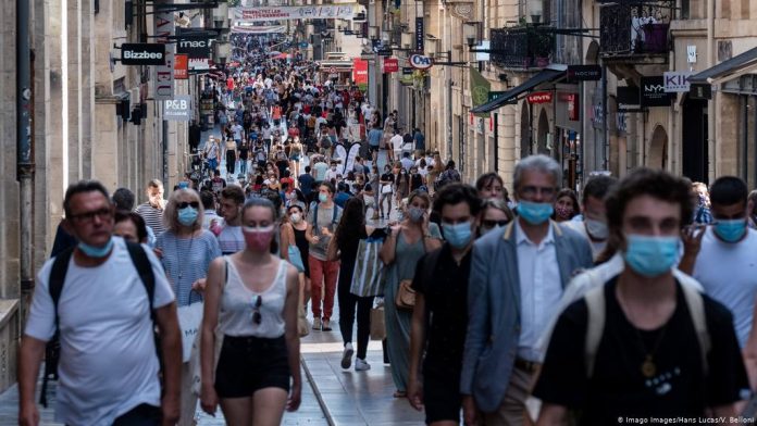 Francë, mbi 60 000 të infektuar me COVID-19 në 24 orët e fundit Francë, mbi 60 000 të infektuar me COVID-19 në 24 orët e fundit