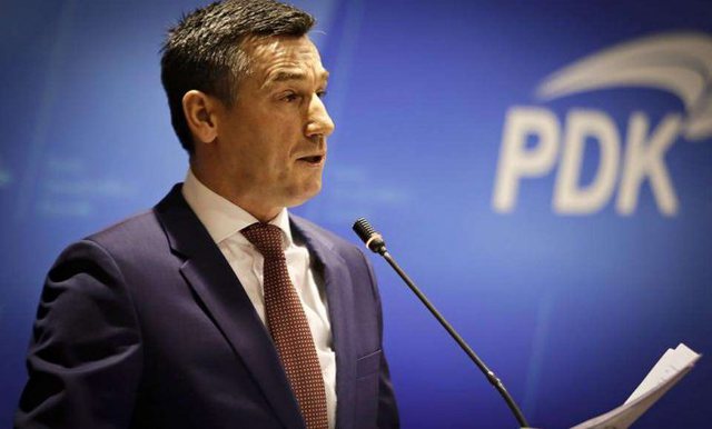 Gjuetia e “shtrigave” vazhdon! Një tjetër politikani të njohur shqiptar i konfirmohet aktakuza, dorëzohet tek autoritetet e Speciales