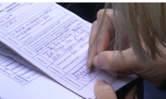 Kryemadhi ngatërroi datën e zgjedhjeve! Policia e toleron me gjobë 3 mijë lekë, si përsëritëse