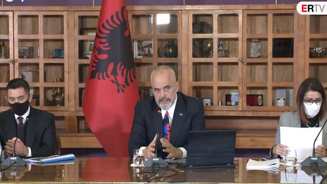 “Shkoni autoambulancat, s’janë të Vasilit, as të Kryemadhit”, Rama i përgjigjet presidentit: Likja ka plan që…