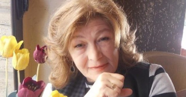 Artistja e njohur shqiptare në gjendje kritike për jetën e shtruar tek Infektivi, apeli rrëqethës i mikut të saj: Shpëtojeni! Para jush qëndron e shtrirë një heroinë, një aktore dhe këngëtare e madhe Artistja e njohur shqiptare në gjendje kritike për jetën e shtruar tek Infektivi, apeli rrëqethës i mikut të saj: Shpëtojeni! Para jush qëndron e shtrirë një heroinë, një aktore dhe këngëtare e madhe