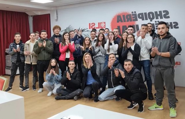 Ndalohen grumbullimet në ambientet të mbyllura! Pionierë dhe fatosat e Monikës “kapicë pa maska”: Ligj zbatuesit flejnë gjumë