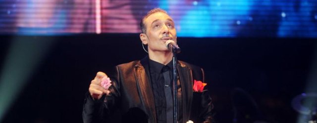 “Hape qesen”! Dalin detajet si u arrestua këngëtari i njohur teksa udhëtonte me “Range Rover” “Hape qesen”! Dalin detajet si u arrestua këngëtari i njohur teksa udhëtonte me “Range Rover”