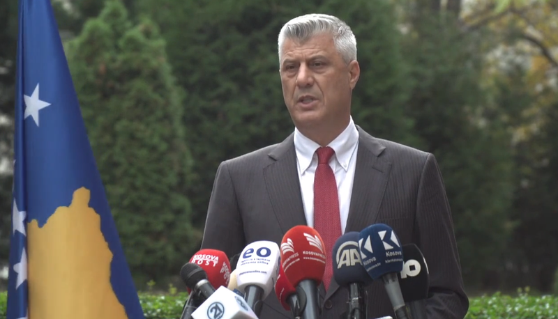 E papritur! Hashim Thaçi jep dorëheqjen nga posti i presidentit: Ky është një moment i vështirë për mua dhe familjen time