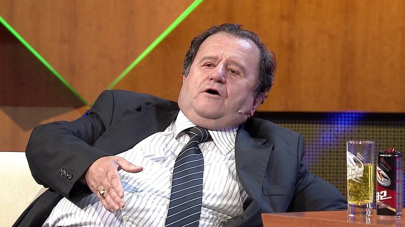 Na ka mbajtur prej vitesh të mbërthyer pas ekranit, “Mjeshtri i Madh” Muharrem Hoxha feston sot ditëlindjen, sa vjeç bën aktori i dashur i humorit dhe satirës