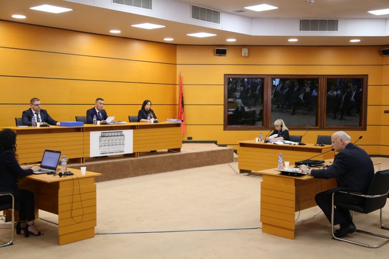 “Ditë të zeza” për të ngelurit në veting! Pas heqjes së licencës së avokatisë nuk do të jenë as pedagogë, arrihet akordi me SHBA për të nisur hetimet