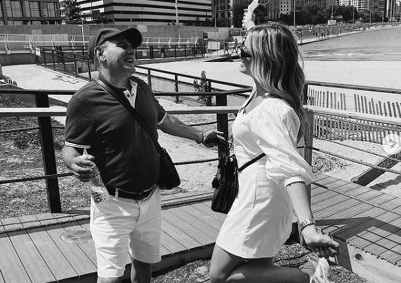 “Bashkë si në foton e fundit babka im”! I ati humbi betejën me COVID-19: Moderatorja e njohur shqiptare prek me dedikimin e saj “Bashkë si në foton e fundit babka im”! I ati humbi betejën me COVID-19: Moderatorja e njohur shqiptare prek me dedikimin e saj