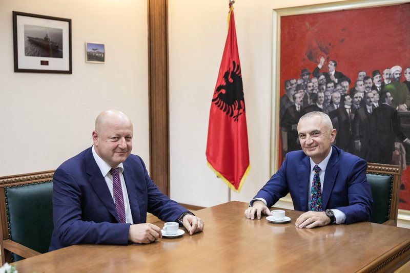 Pas skandalit me shtetësitë, Ilir Meta furtunë në Presidencë, largon shefin e kabinetit dhe ish-kreun e SHISH Pas skandalit me shtetësitë, Ilir Meta furtunë në Presidencë, largon shefin e kabinetit dhe ish-kreun e SHISH