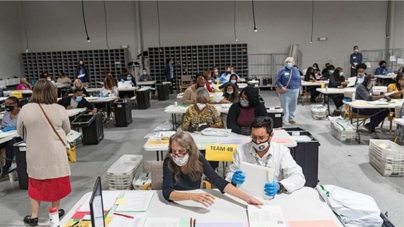 Vendosën të rinumërojnë me dorë të gjitha votat / Ja çfarë u zbulua në Xhorxhia, CNN tregon se kush kryeson mes Trump dhe Biden Vendosën të rinumërojnë me dorë të gjitha votat / Ja çfarë u zbulua në Xhorxhia, CNN tregon se kush kryeson mes Trump dhe Biden