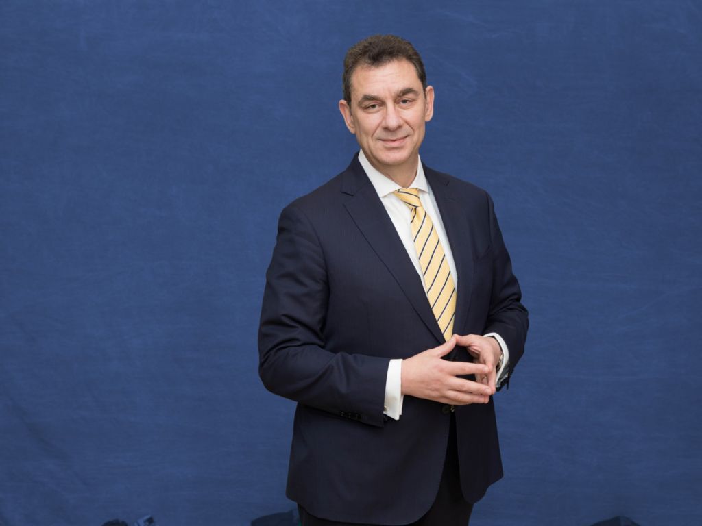 Bota është pak e ndërlikuar: Edhe një grek zbuloi vaksinën kundër koronës… Bota është pak e ndërlikuar: Edhe një grek zbuloi vaksinën kundër koronës…