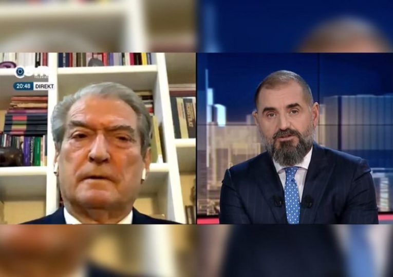 Plaku dixhital Sali, akuza nga TV e të birit: Ed Bombeko, i përbërë nga Rexhep Qosja e Enver Hoxha! Do ngrihet një komision hetimor me një grup trafikantësh Plaku dixhital Sali, akuza nga TV e të birit: Ed Bombeko, i përbërë nga Rexhep Qosja e Enver Hoxha! Do ngrihet një komision hetimor me një grup trafikantësh