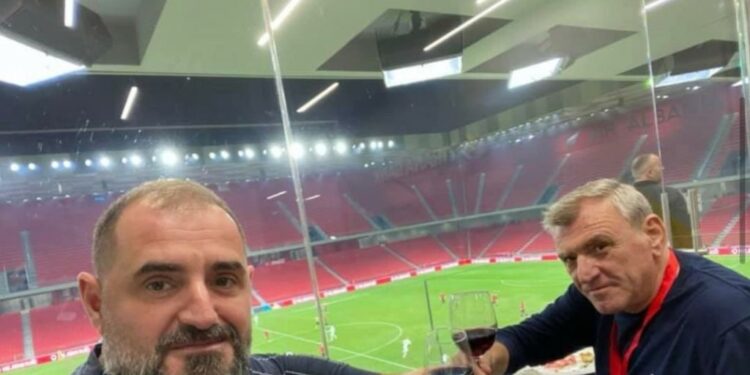 FOTO sa 1000 fjalë: Agron Duka feston me Çim Pekën ditën e parë pa koronavirus FOTO sa 1000 fjalë: Agron Duka feston me Çim Pekën ditën e parë pa koronavirus